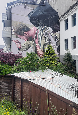 096