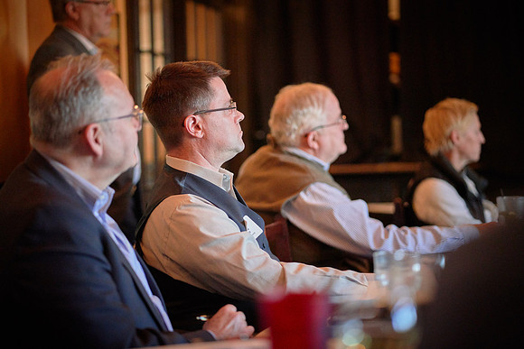 18-031_085